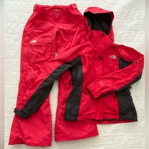 The North Face Ski & Snowboard Outfit Full Set (Jacket & Pants), Size Women’s XS